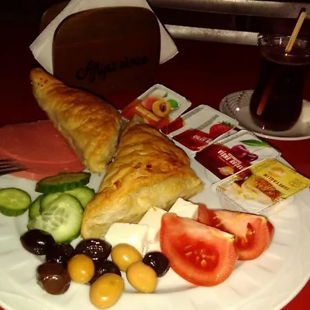 White Cat Sevgi Hotell
